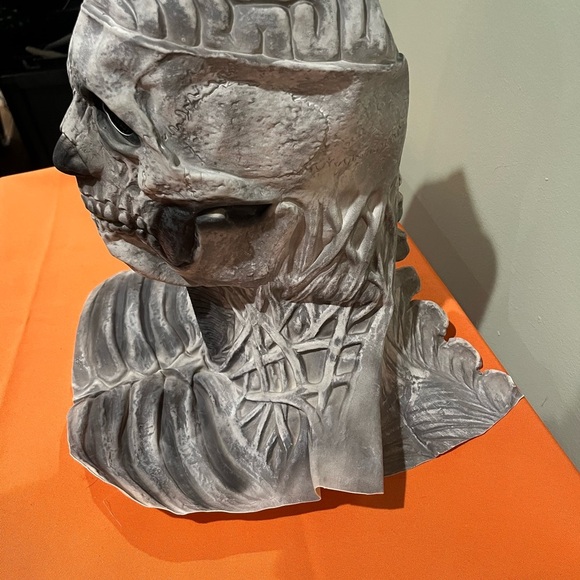 Gray Skull mask over the shoulders NWOT - Picture 8 of 14